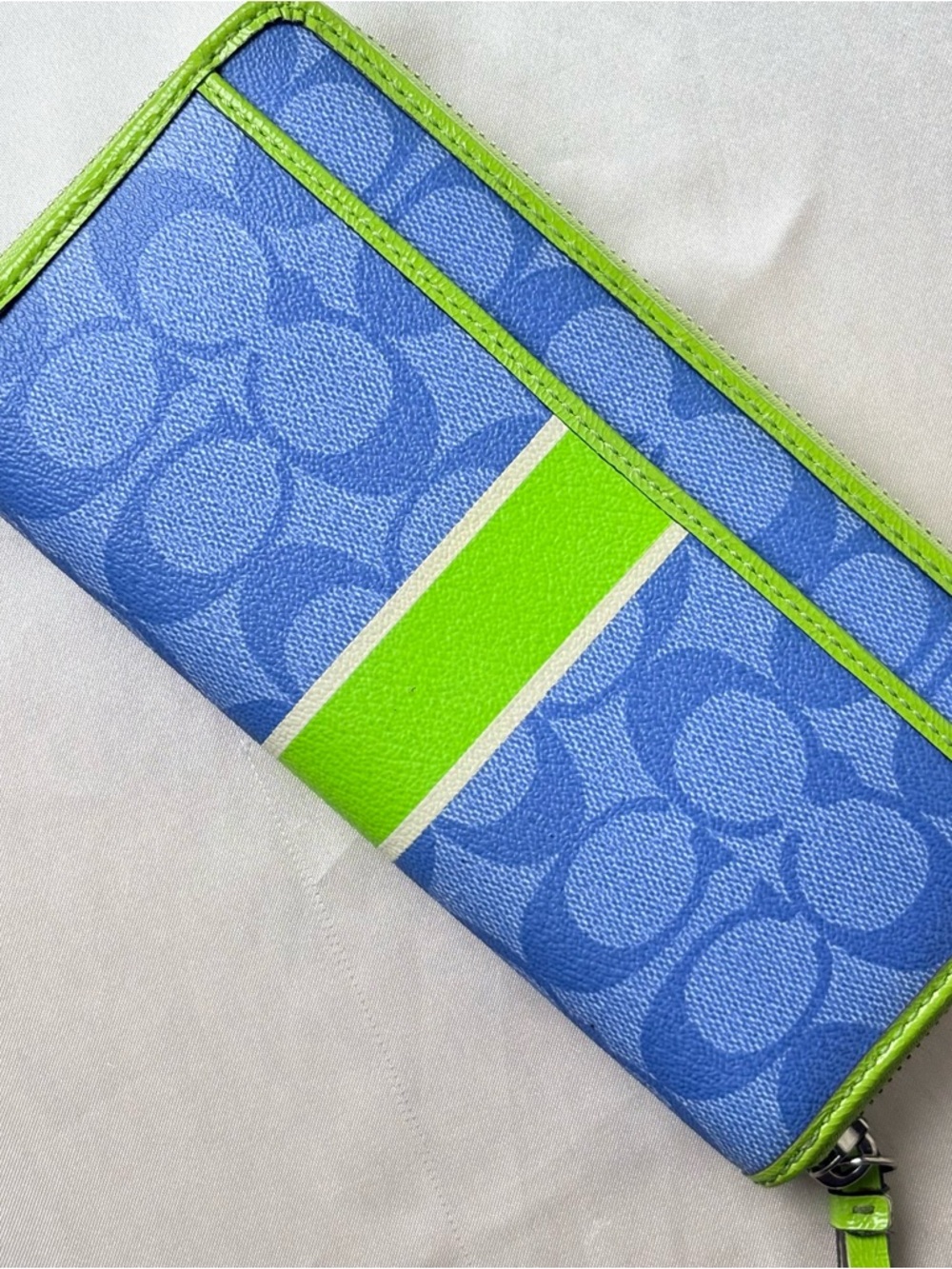 Coach Zip Around Accordion Wallet - Picture 3 of 8